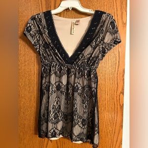Cute black lace nude lined high waisted top. Eyeshadow brand. Juniors M.